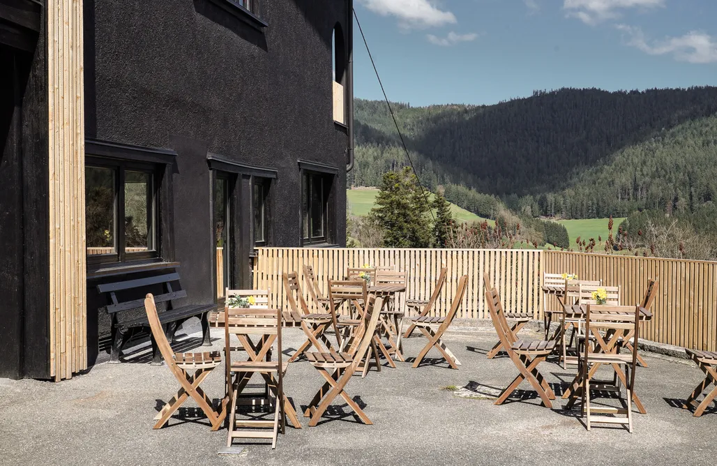 „Black to the Woods Hideway Resort“ & Workation AlohaCamp