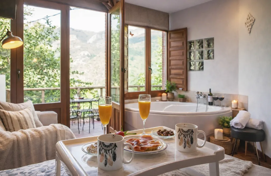 L´Arboleu, jacuzzi privado y excelentes vistas AlohaCamp