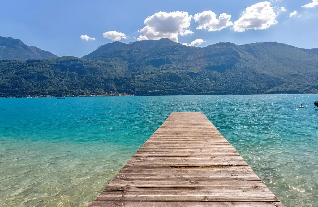 AlohaCamp accommodation Chalet Coquillage Waterfront Escape On Lake 4