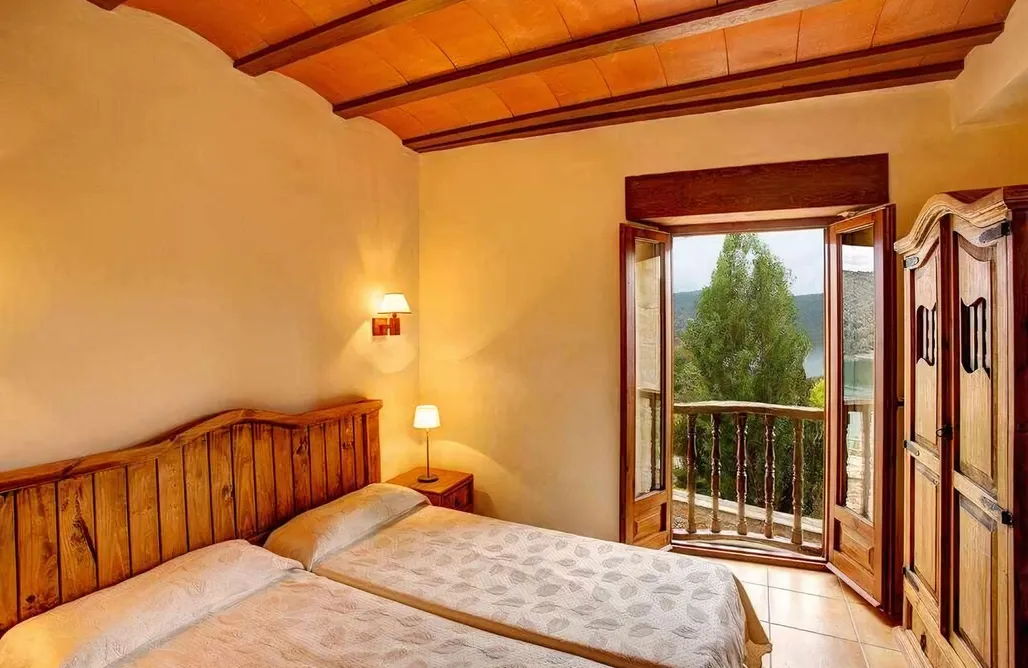 AlohaCamp Nine-Bedroom House 3