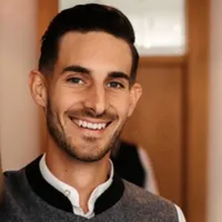 Julian host Wohnwagon Paul - Autarkie erleben! | Tiny House