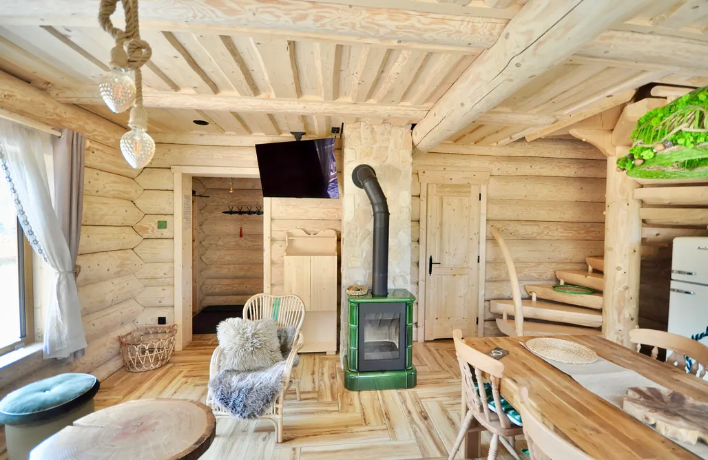 AlohaCamp Chata Las 1