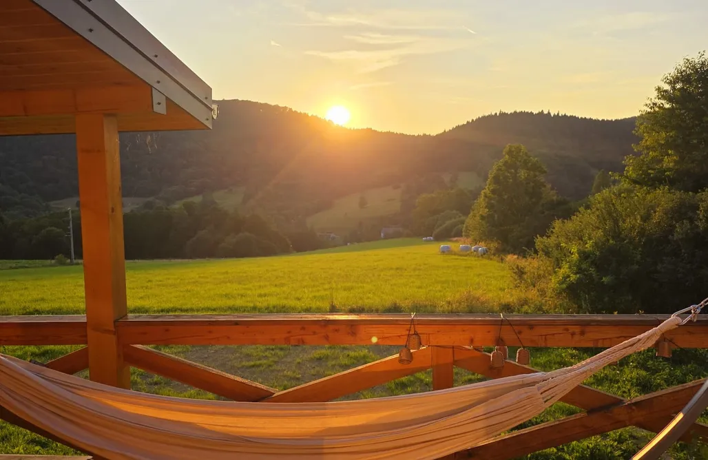 noclegi AlohaCamp Chatka Niedźwiadka Beskid Niski - domki w górach na odludziu z sauną w cenie 1