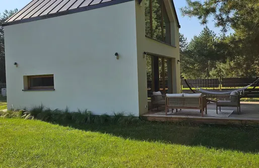 Zdjęcie obiektu Przytulny domek z kominkiem i prywatnym ogrodem pośród lasów