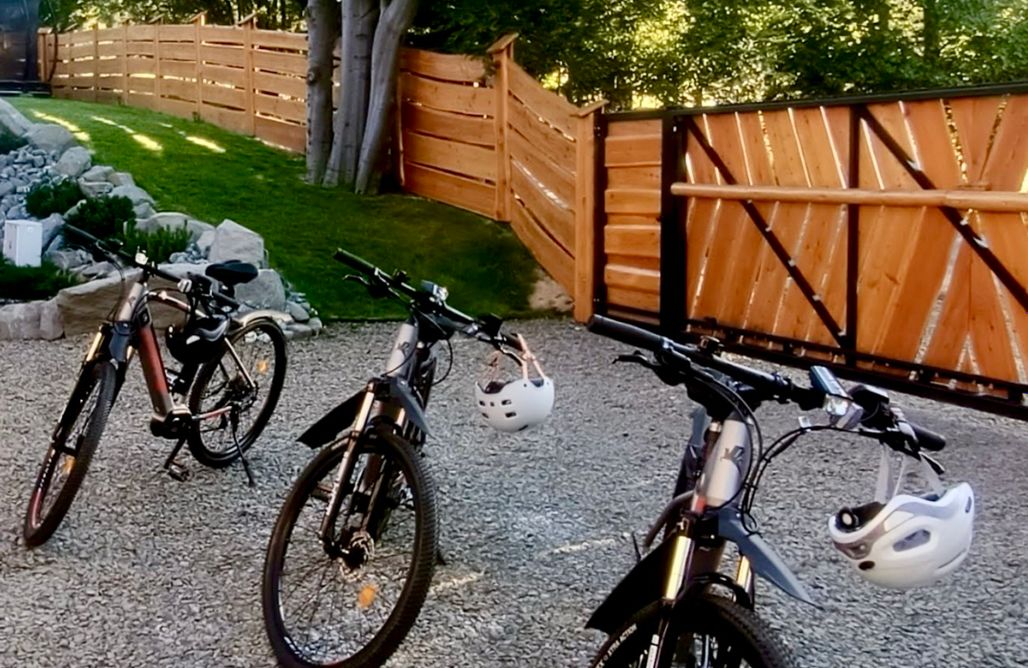 AlohaCamp Chata Las 1