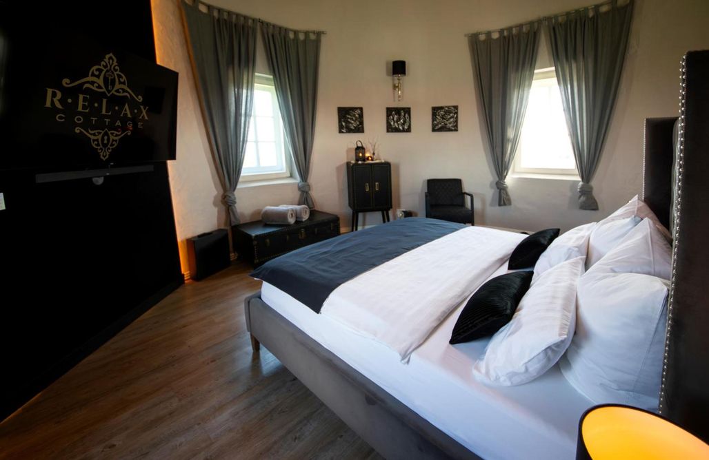 AlohaCamp EifelturmSuite  3