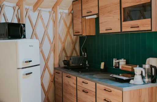 Zdjęcie obiektu Aloha Glamp - Okrągłe domki z balią przy rzece i lesie. Szlaki, stok narciarski. 