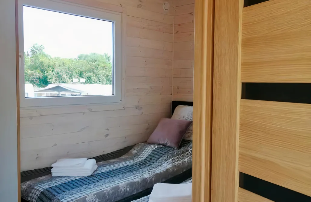 AlohaCamp Domek z dwoma sypialniami 2