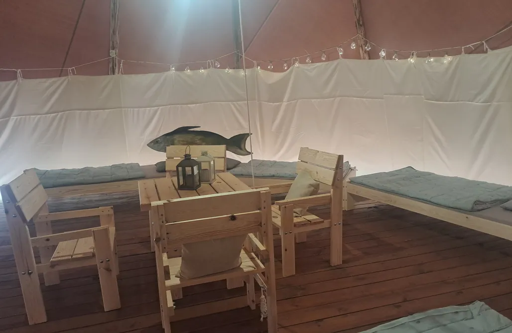 AlohaCamp Namiot Tipi mad brzegiem jeziora 3