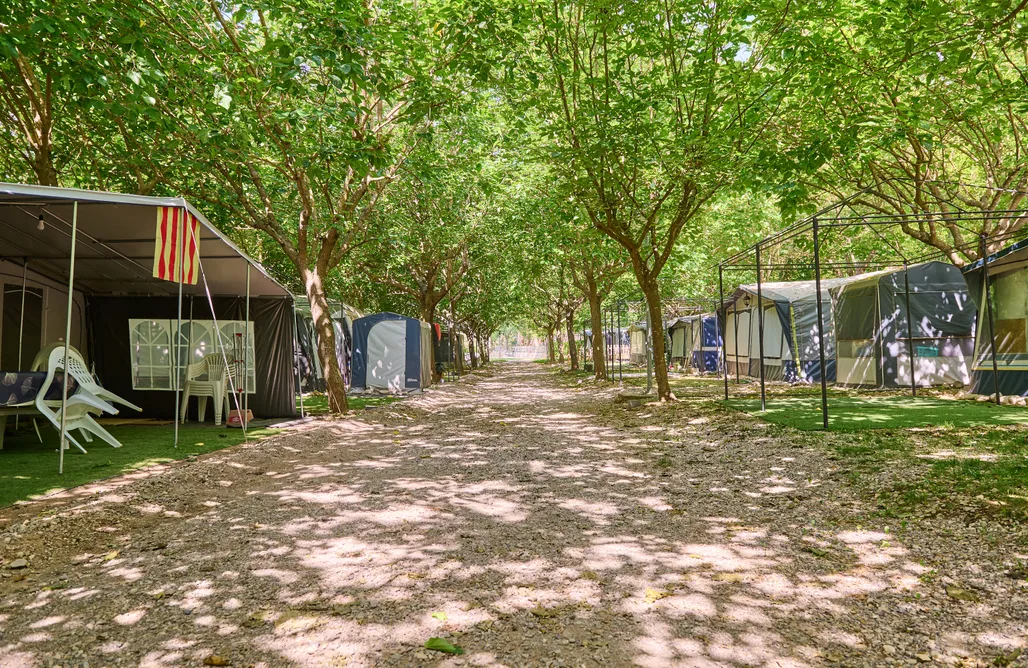 Parcela para tienda, caravana o autocaravana - La soleia d'Oix Camping  AlohaCamp