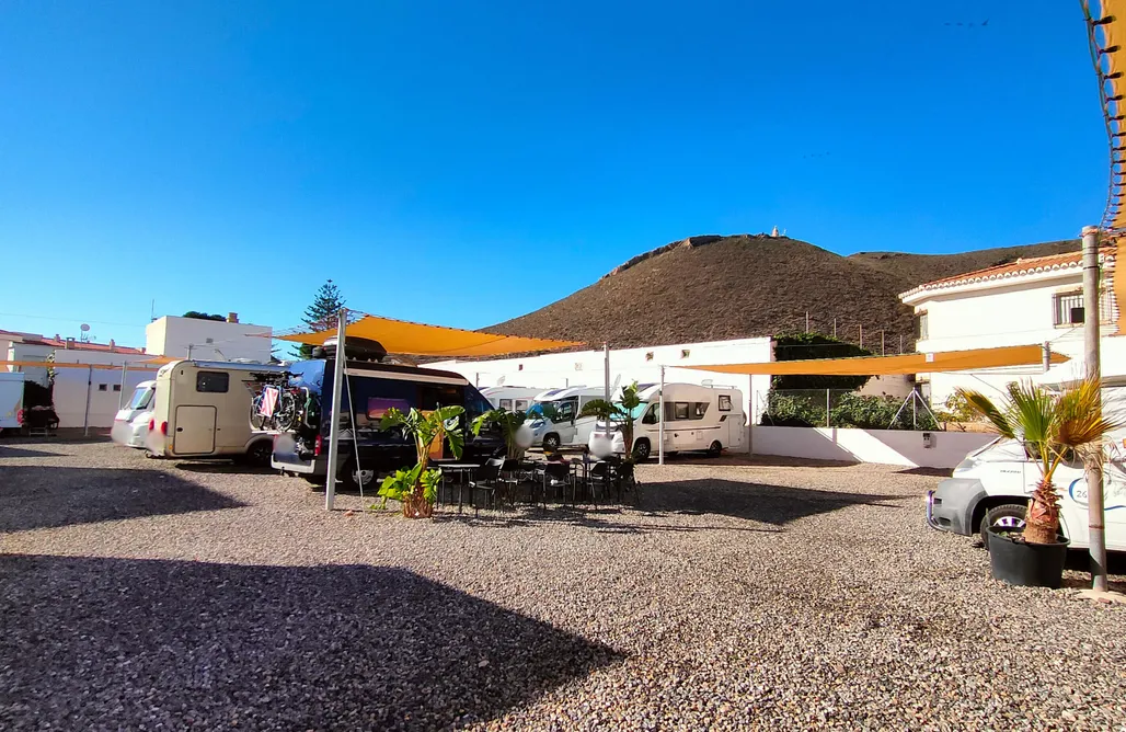 alojamientos AlohaCamp Sitio para autocaravanas y campers Area Camper Castell 3