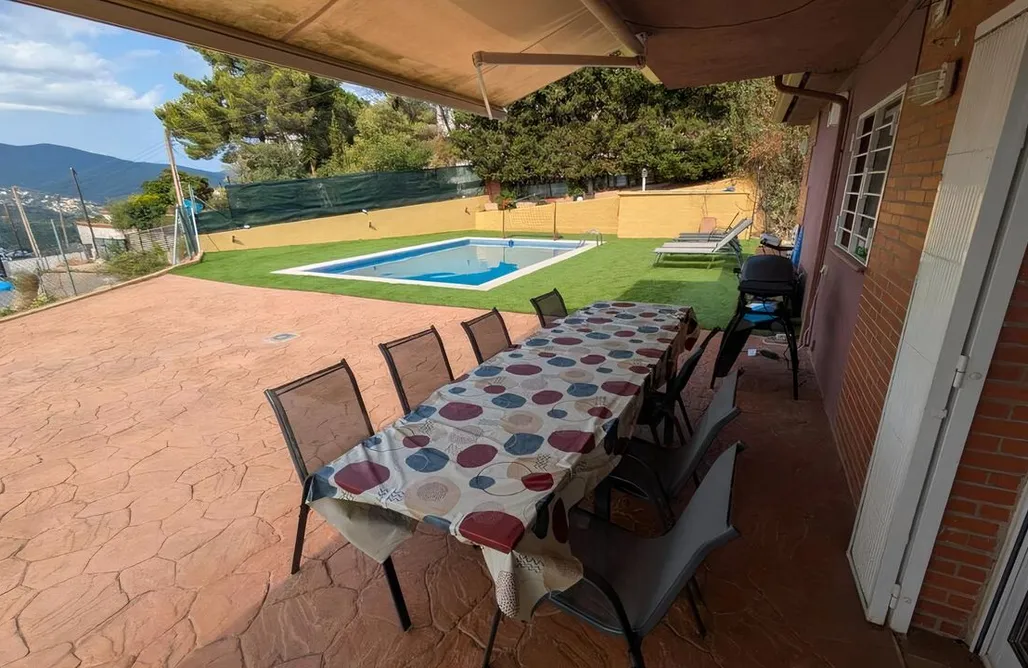 alojamientos AlohaCamp Can Pedracastell -pool and garden near BCN 5