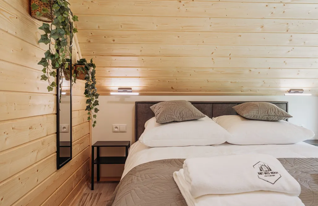 AlohaCamp Honey House Wierchy 1 2