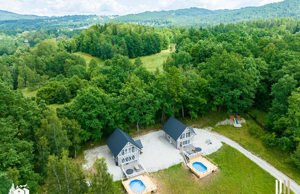 noclegi AlohaCamp Las i Łąka. Całoroczne domy z balią i sauną na wyłączność.  4