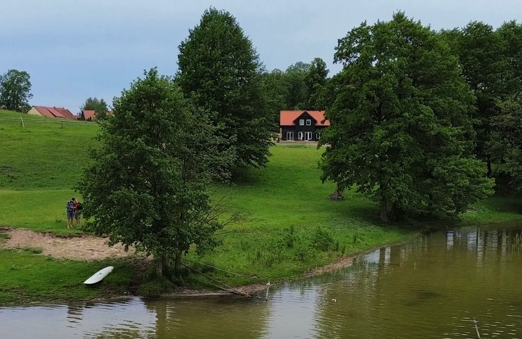 Marcinowa Wola noclegi Dom nad Buwełnem z własną linią brzegową 2
