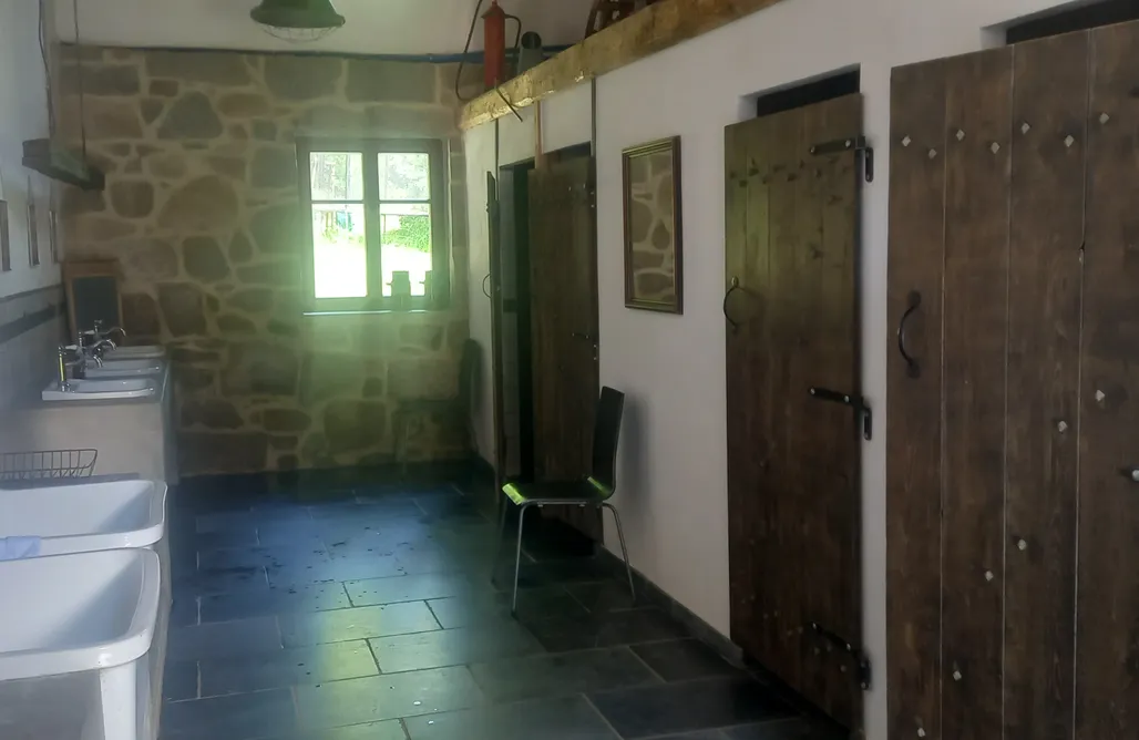 AlohaCamp Stanowisko na Kamper lub namiot z dostępem do podłączenia elektrycznego (Tent or Caravan incl Car and Electricity) 1