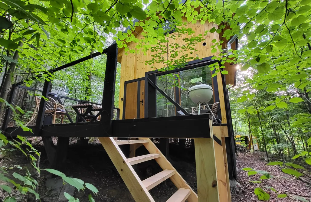 noclegi AlohaCamp Wiewiórkowo Premium Hideaway | Dom w dzikim lesie, Gorąca Balia & Kino 4