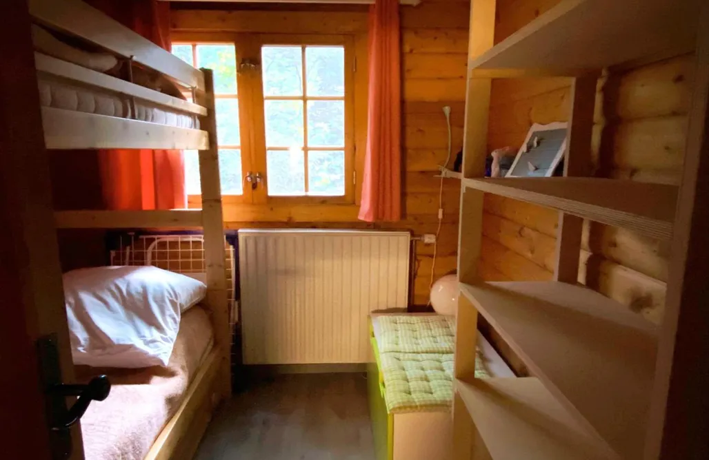 AlohaCamp kuscheliges Waldhaus Kaminknistern 2