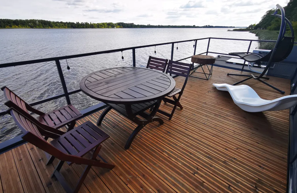 Nad Narvią - Domek na wodzie  AlohaCamp