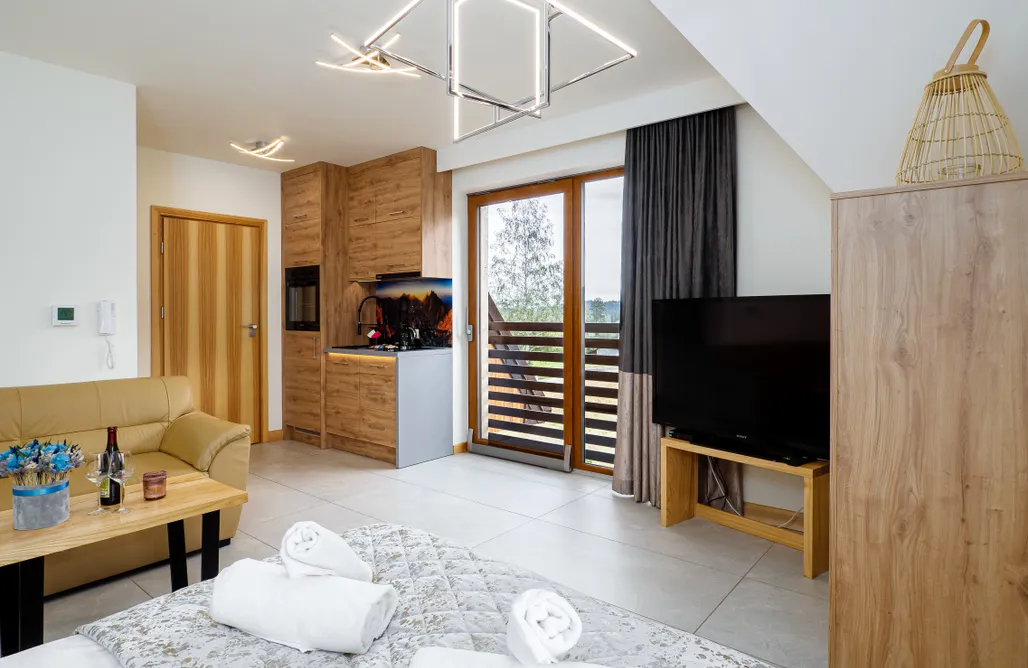 AlohaCamp Ap.7 z częściowym widokiem na góry 4