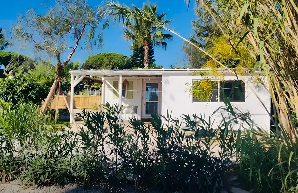 Acogedora casa móvil con una preciosa terraza AlohaCamp