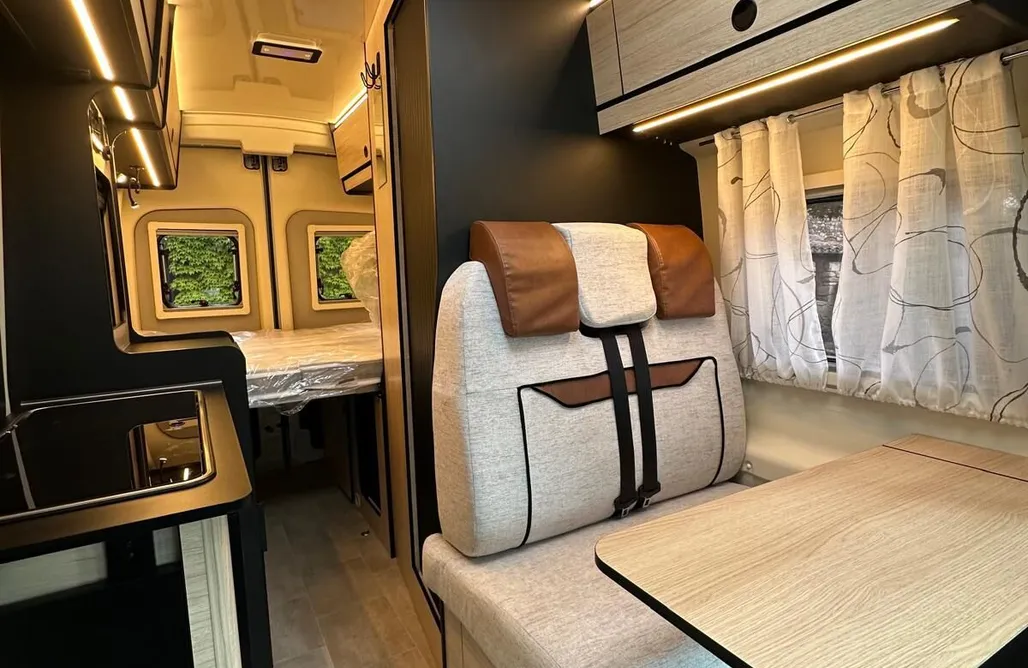 AlohaCamp RimorVan 238 3