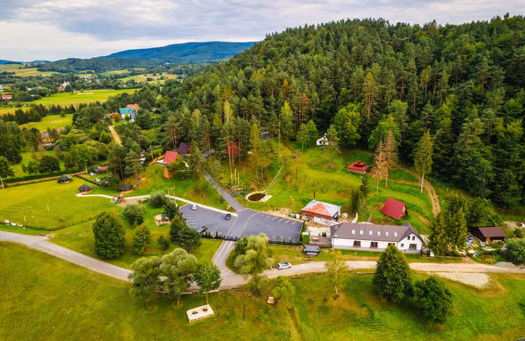 noclegi AlohaCamp Domek pod lasem z widokiem na rzekę San i góry 1