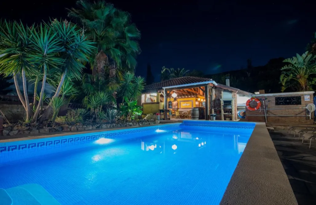 AlohaCamp accommodation Finca Huerta Rica Buganvilla 1