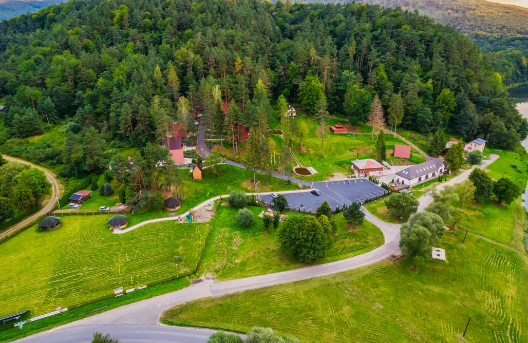 noclegi AlohaCamp Domek pod lasem z widokiem na rzekę San i góry 3