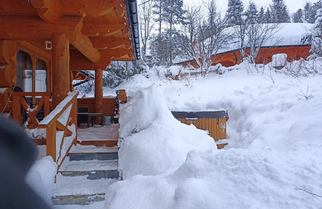 AlohaCamp Domek Pudrowy z jacuzzi 1