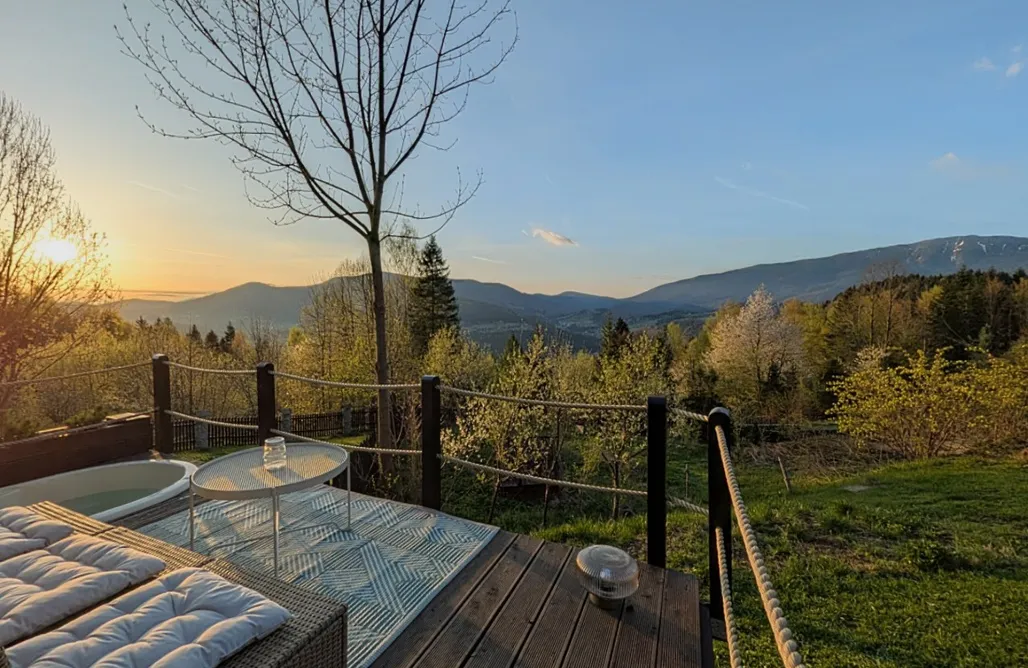 noclegi AlohaCamp Alemiło mini - tiny house z widokiem na góry  3