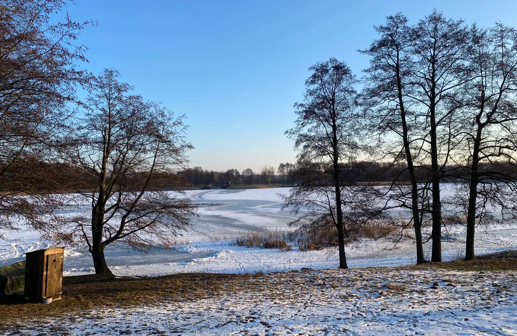 Marcinowa Wola noclegi Dom nad Buwełnem z własną linią brzegową 1