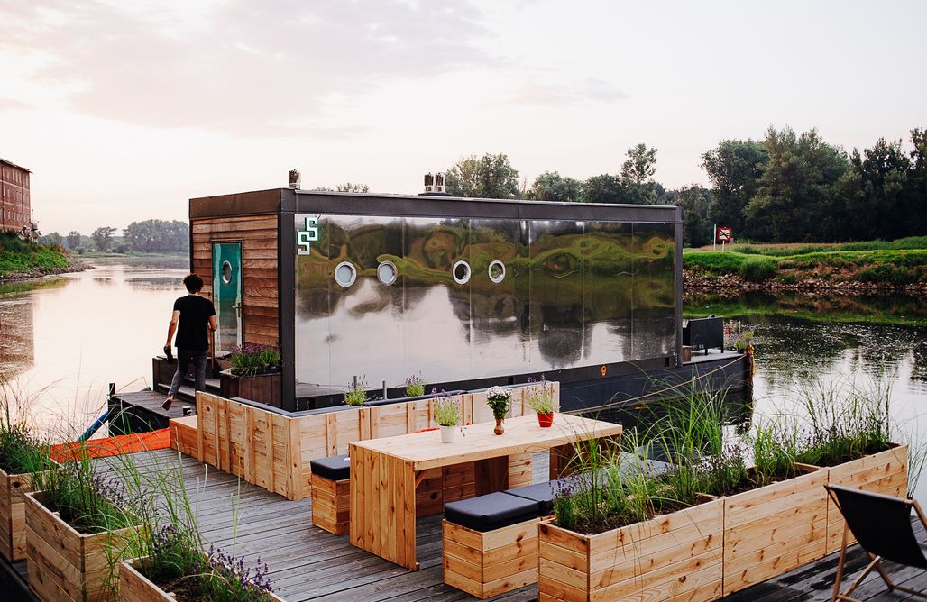 noclegi AlohaCamp Lustro Odry - dom na wodzie 2