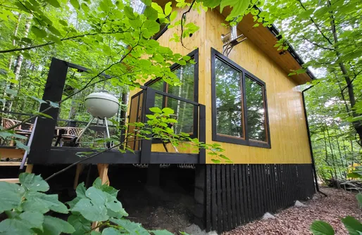 Zdjęcie obiektu Wiewiórkowo Premium Hideaway | Dom w dzikim lesie, Gorąca Balia & Kino