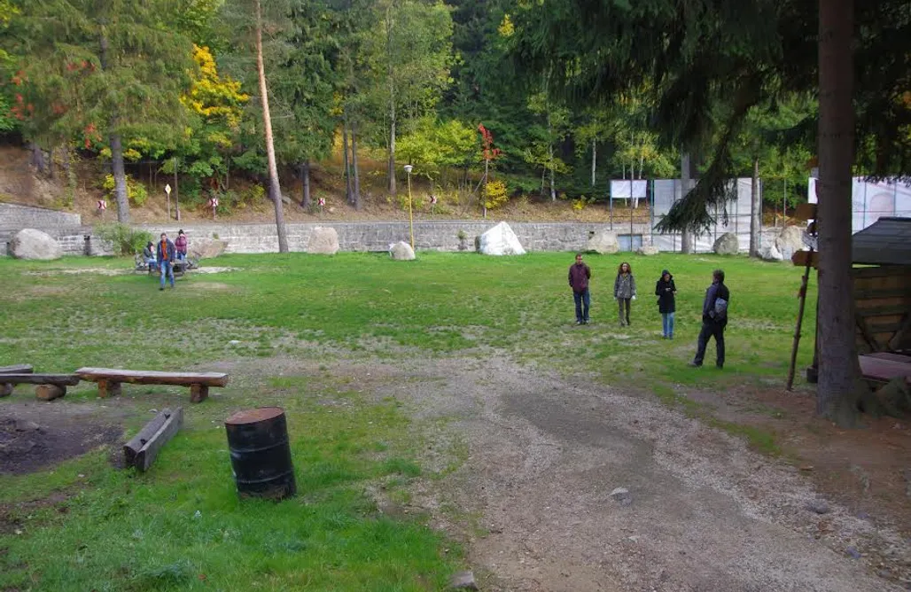 noclegi AlohaCamp Miejsce kamperowe - Baza Pod Ponurą Małpą 1