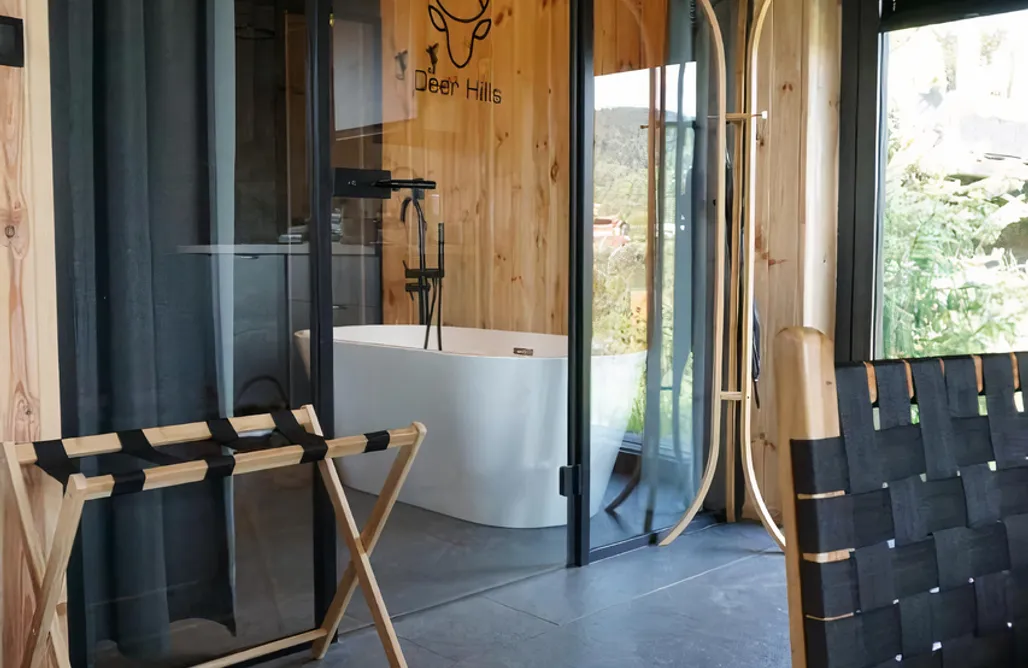 AlohaCamp Black Deer 1