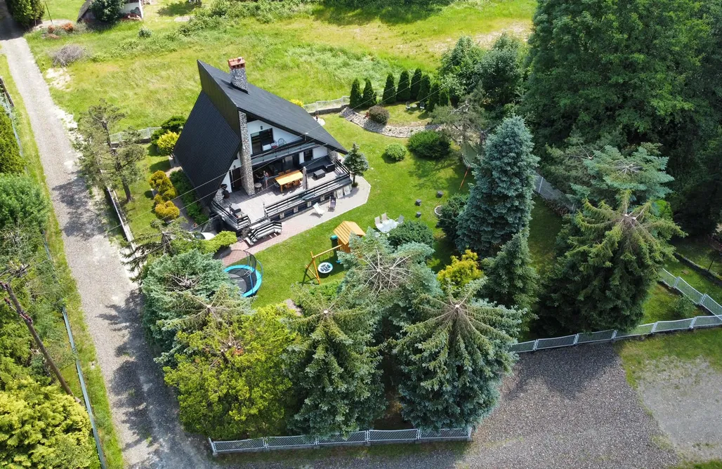 alojamientos AlohaCamp Retro Domek - Domek z ogrodem w górach 5