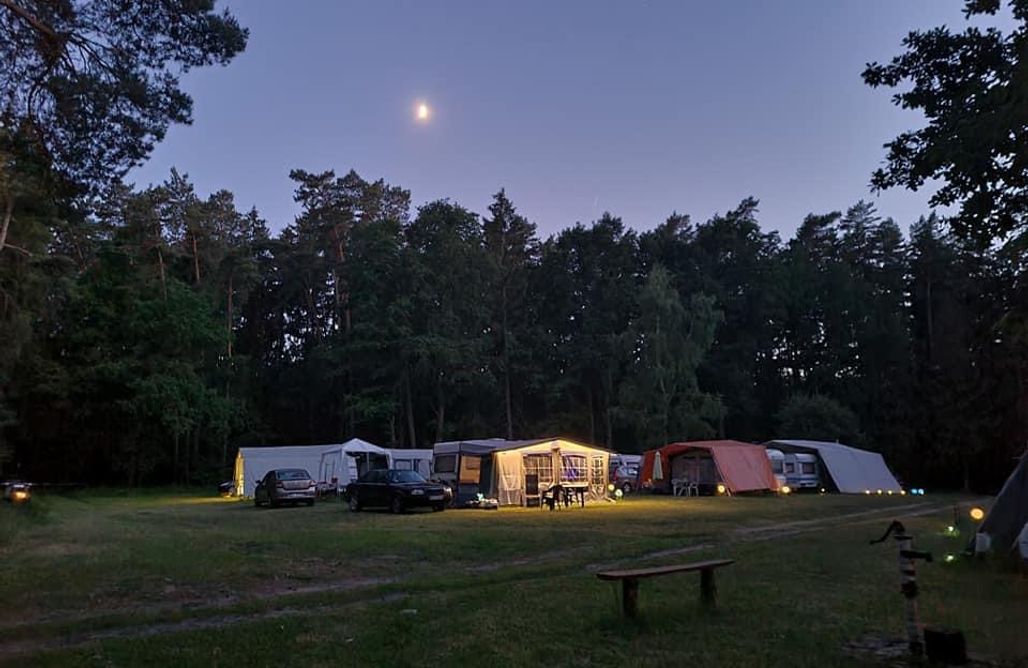 Camping Nad Jeziorem Miejsce kamperowe i namiotowe - Polana Trzy Sosny 2