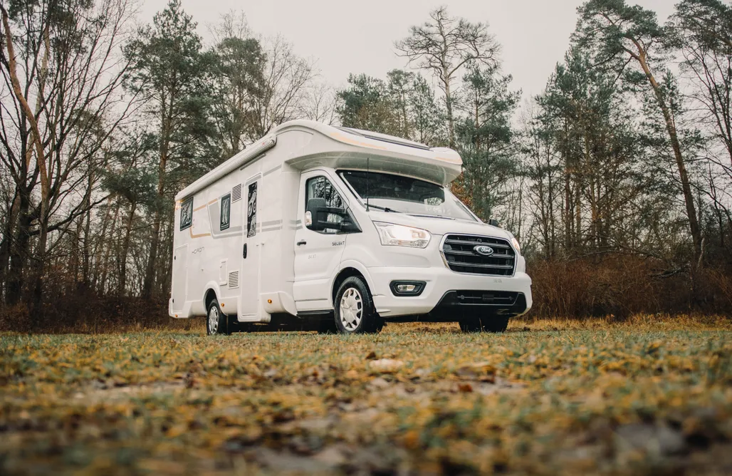 Kamper półintegra - Apartament na kołach (5 os.) AlohaCamp