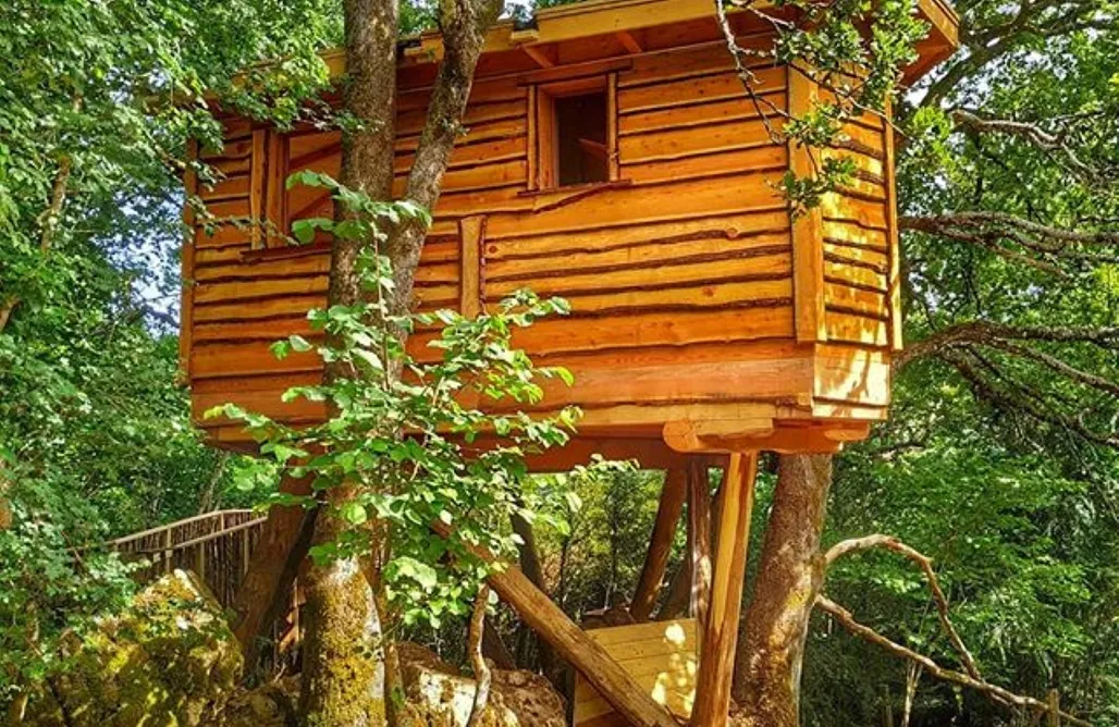 Cabañas en los Árboles en el Pirineo de Navarra AlohaCamp