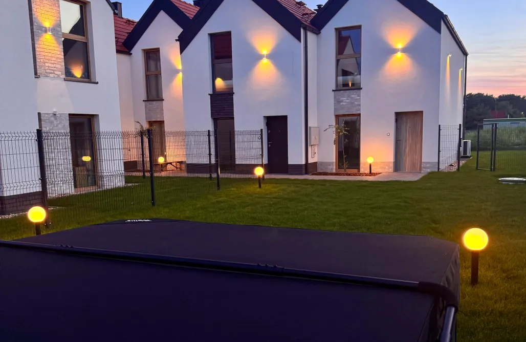 Osada Porzeczkowa | Casas anuales con jardín y jacuzzi junto al lago AlohaCamp