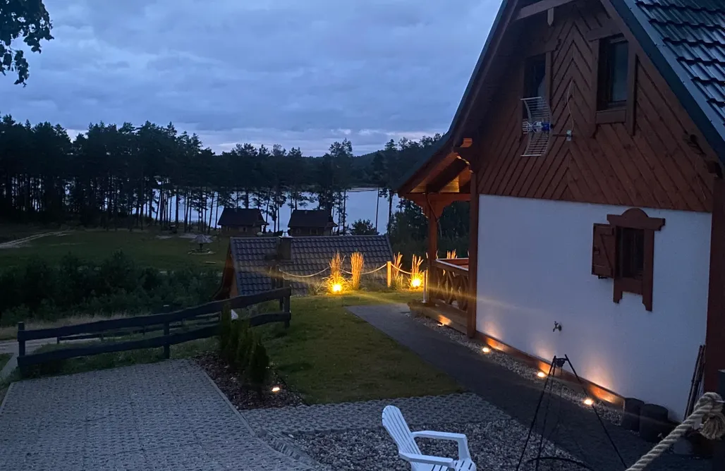 AlohaCamp accommodation Kaszubskie Chabry -  domek z widokiem na jezioro i balią 2