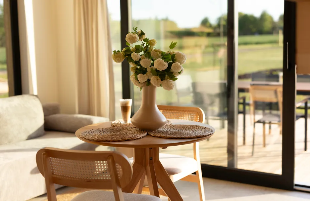 AlohaCamp na.zielonki domek ciemny 4