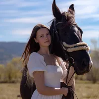 Jagoda gospodarz Bieszczadzka jurta na pastwisku koni