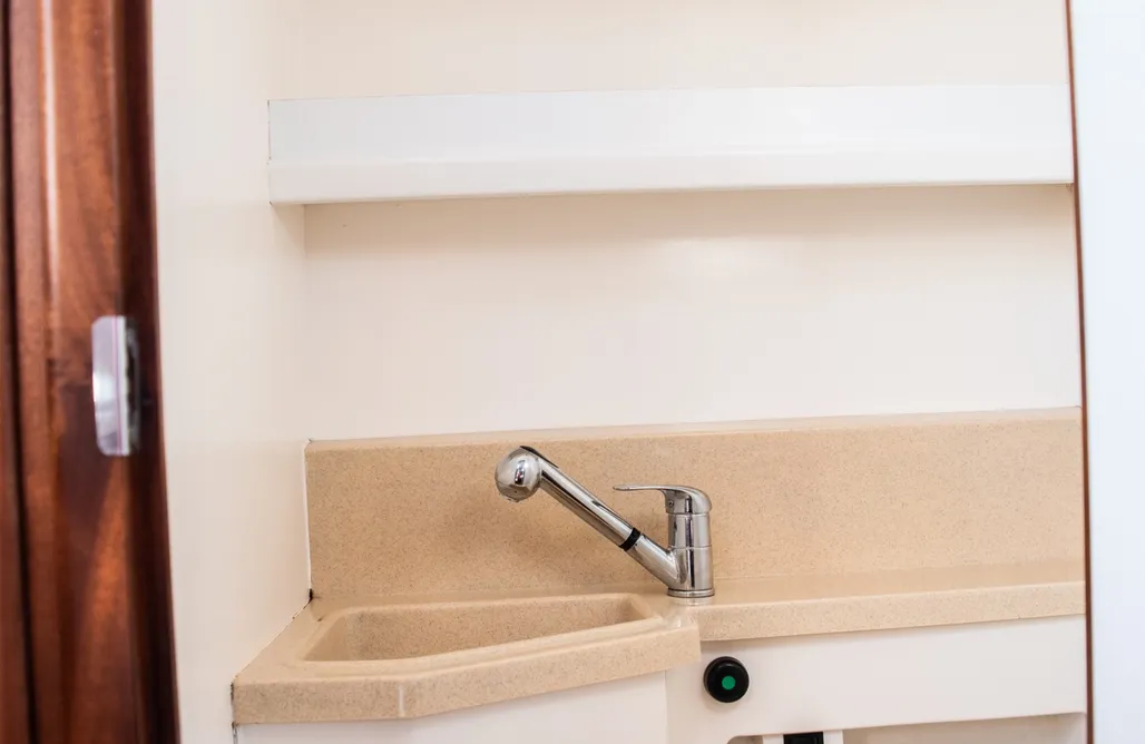 AlohaCamp accommodation Łódź Futura 860 Houseboat - jacht motorowy bez patentu 1