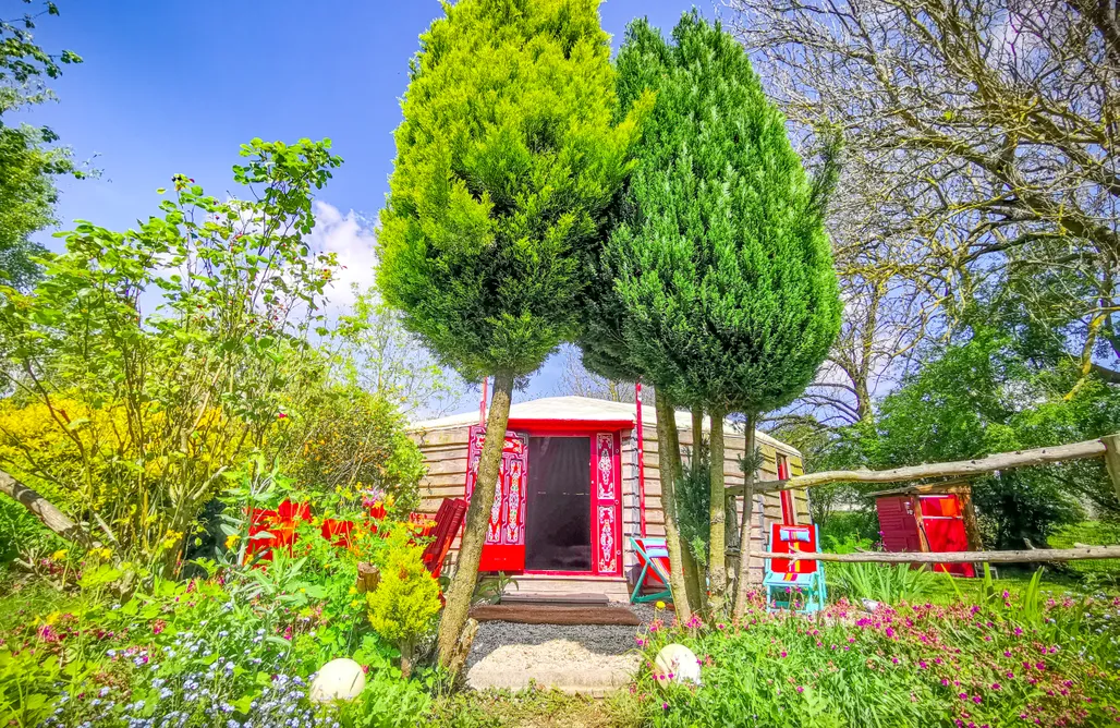 Location Vacances Normandie Yourte Rouge contemporaine 3