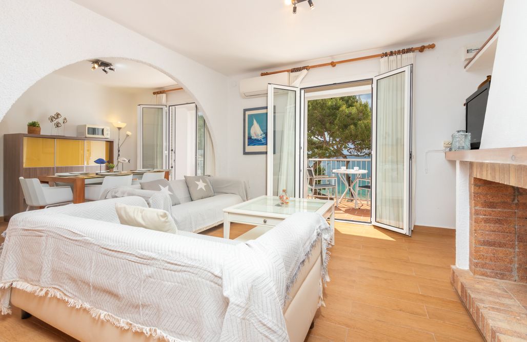 AlohaCamp accommodation Apartamento frente al mar en Tamariu II 1