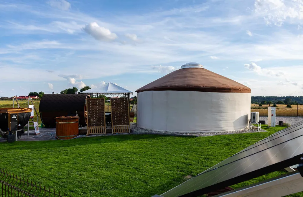 AlohaCamp Jurtowe Wzgórze Glamping 2