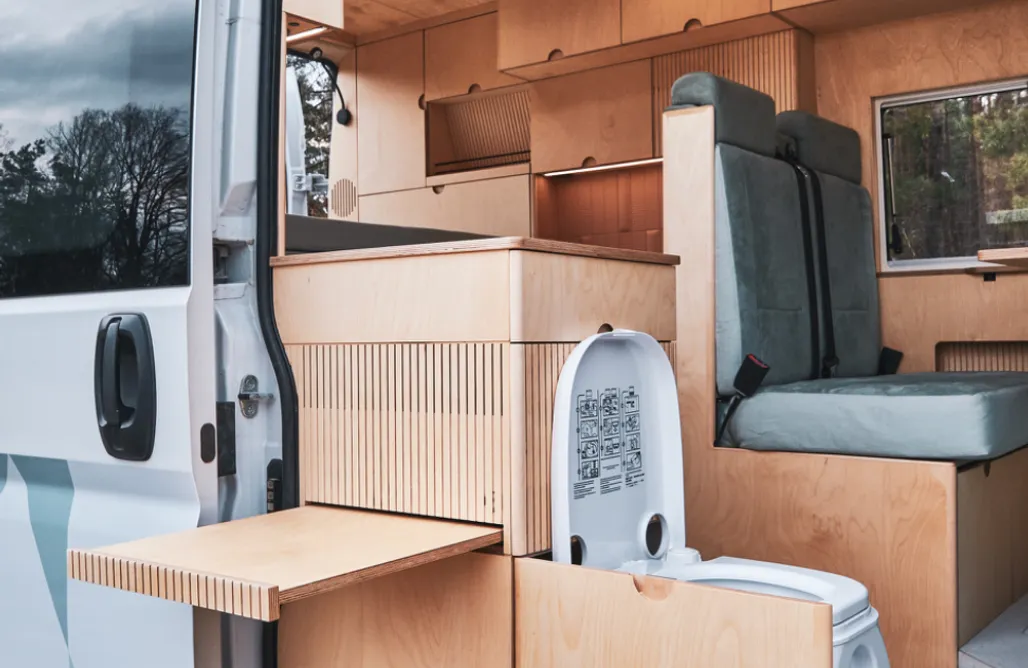 Campervan z tarasem na dachu AlohaCamp