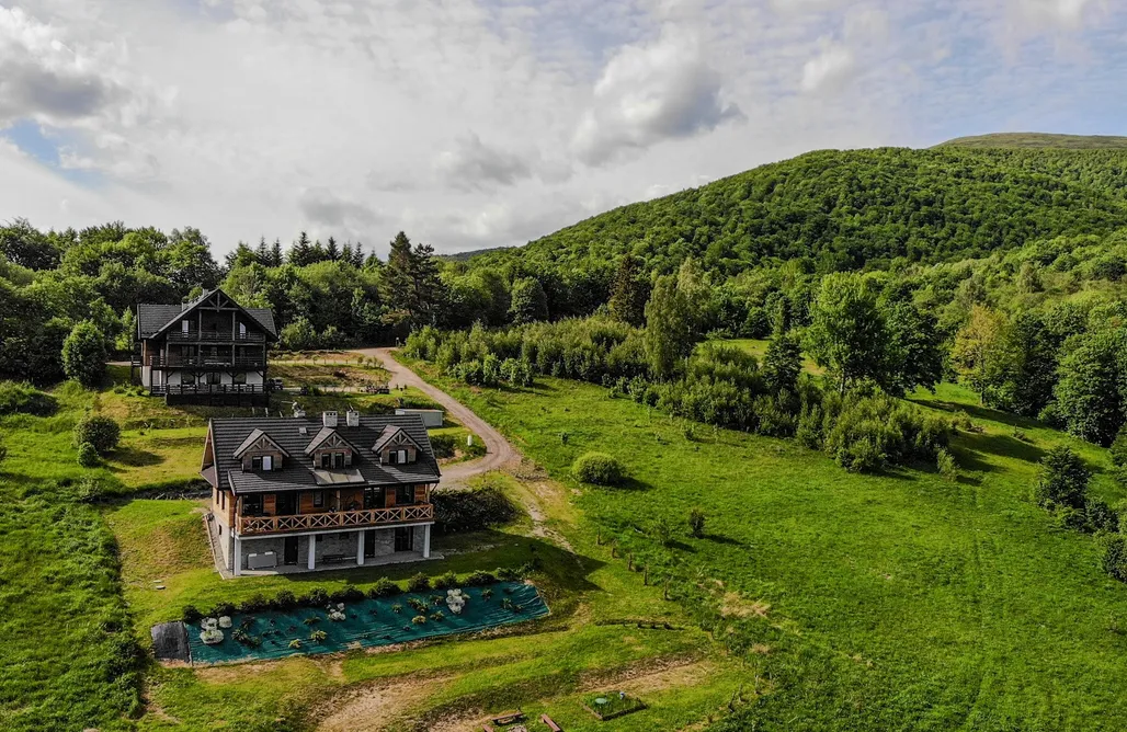 Bukowe Tarasy – apartamenty w sercu Bieszczadów AlohaCamp